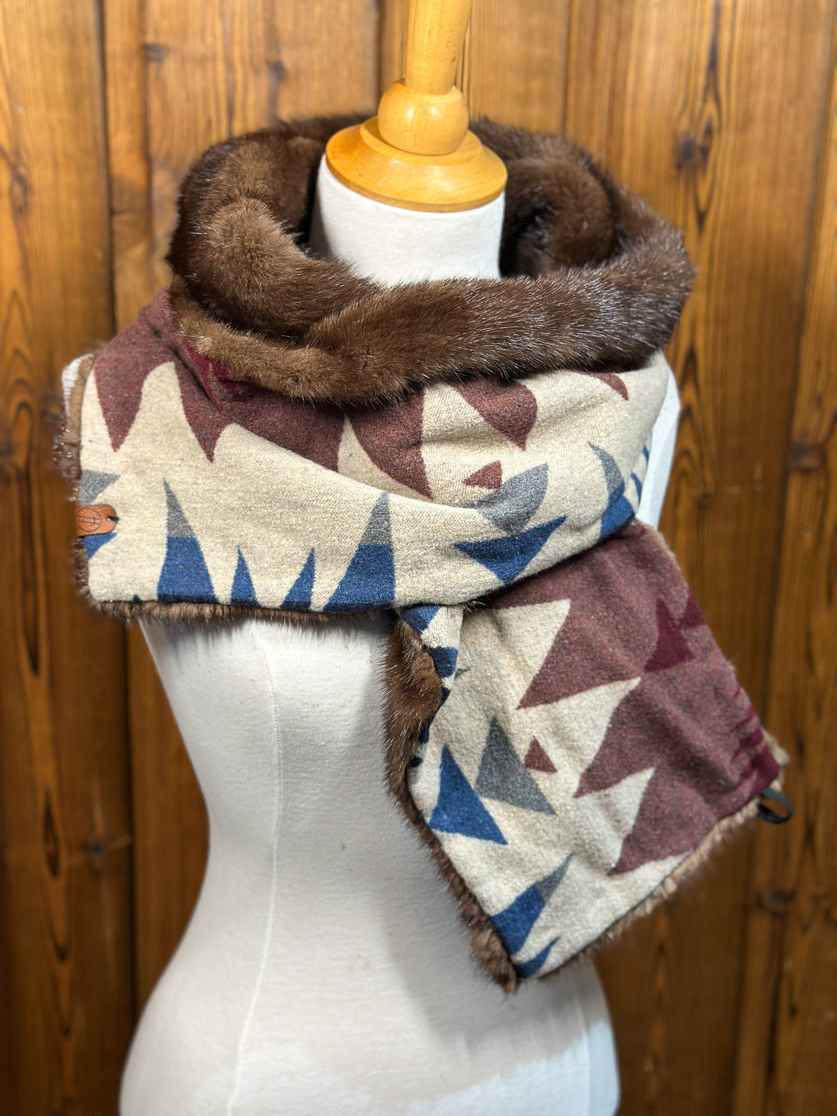 Foulard à capuchon amovible et réversible