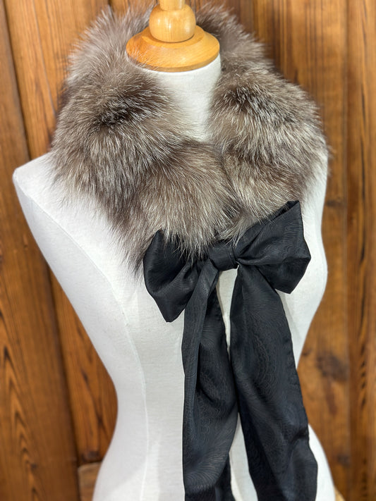 Foulard tout en fourrure avec boucle