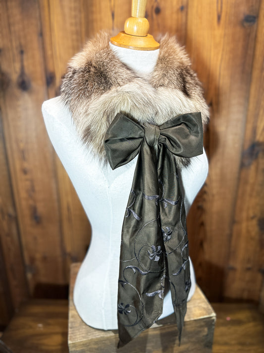 Foulard tout en fourrure avec boucle