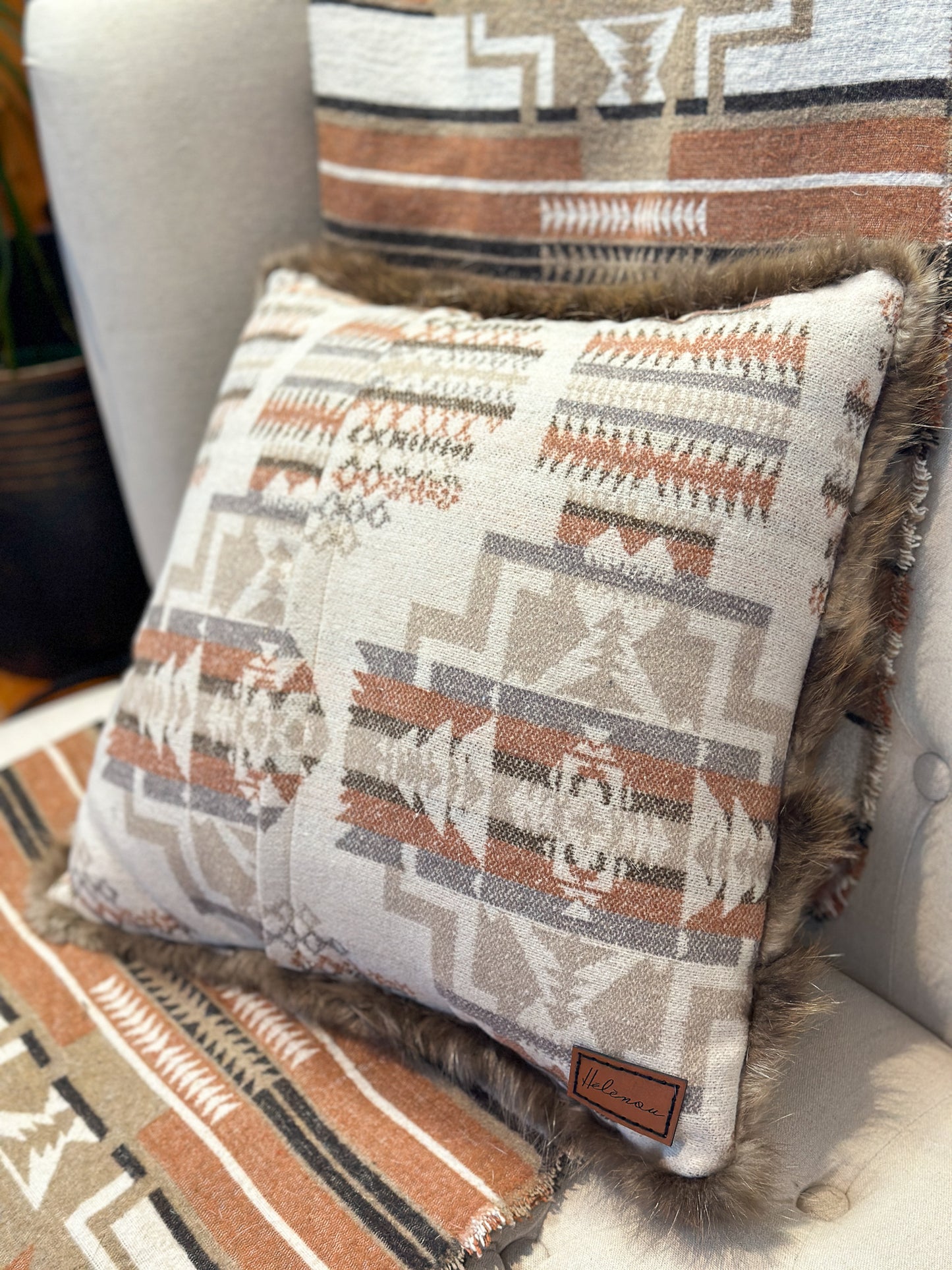 Coussin avec fourrure recyclée - 18x18