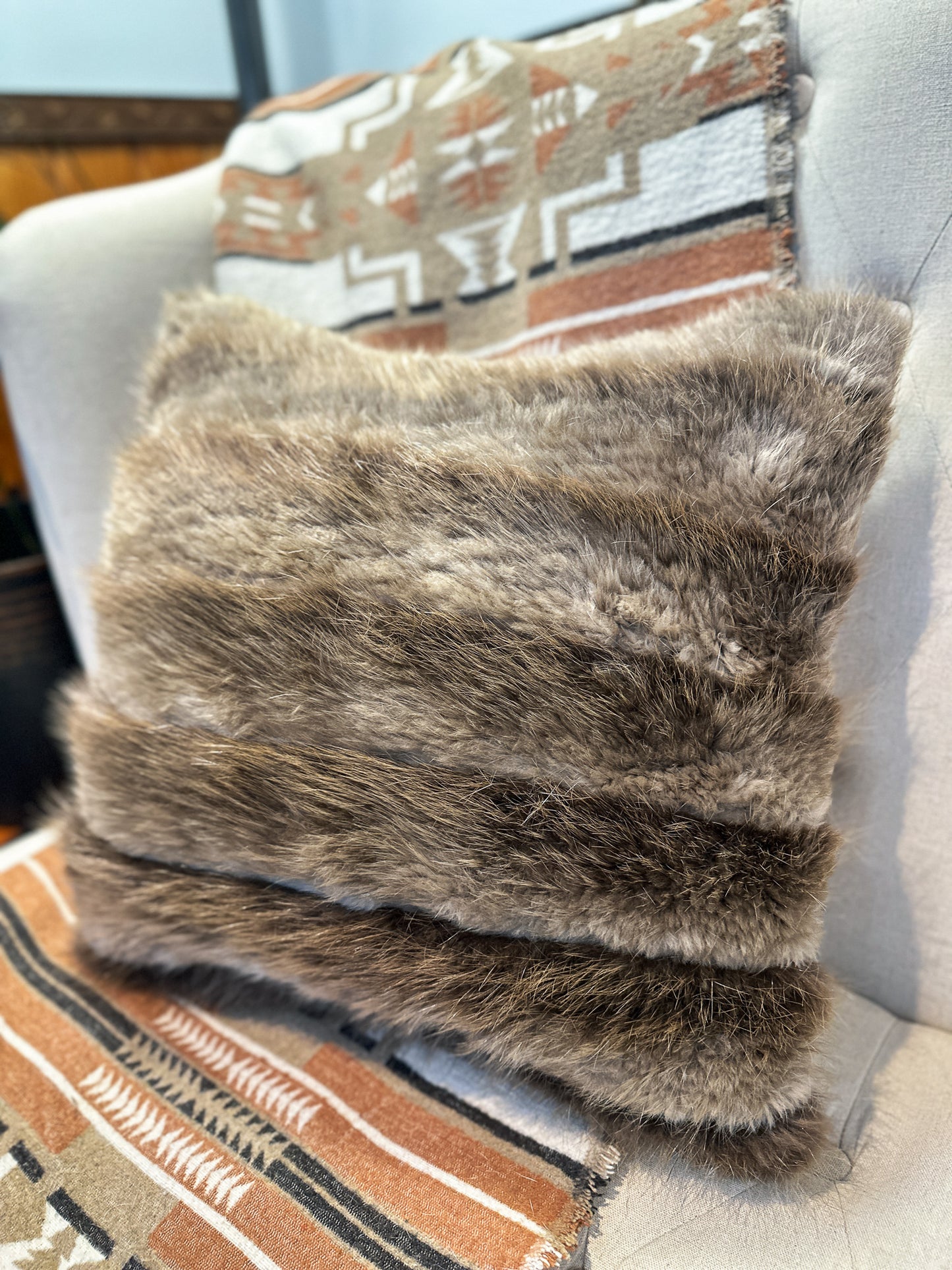 Coussin avec fourrure recyclée - 17x17