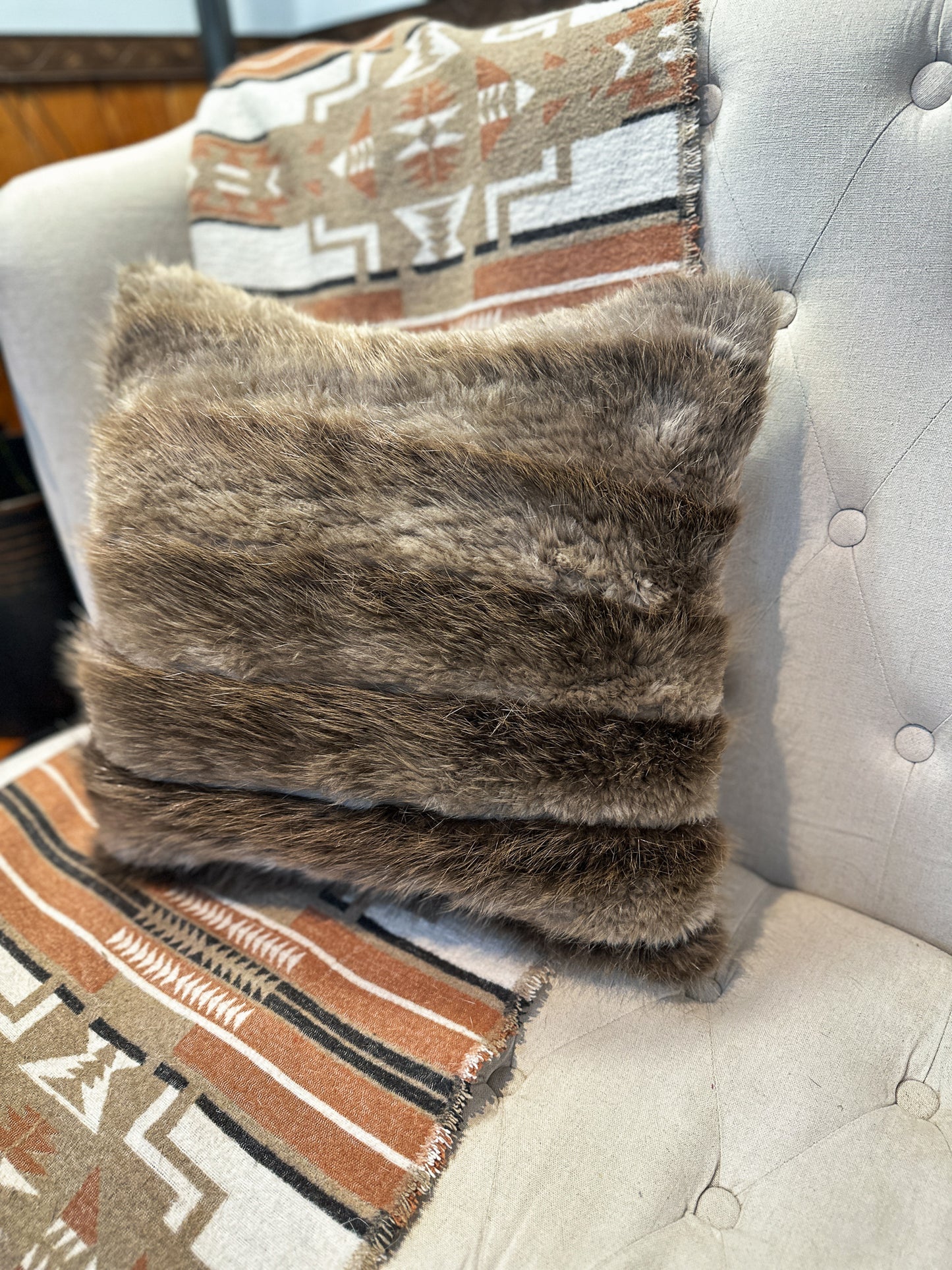 Coussin avec fourrure recyclée - 17x17