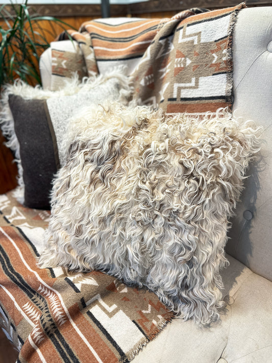 Coussin avec fourrure recyclée - 16x16