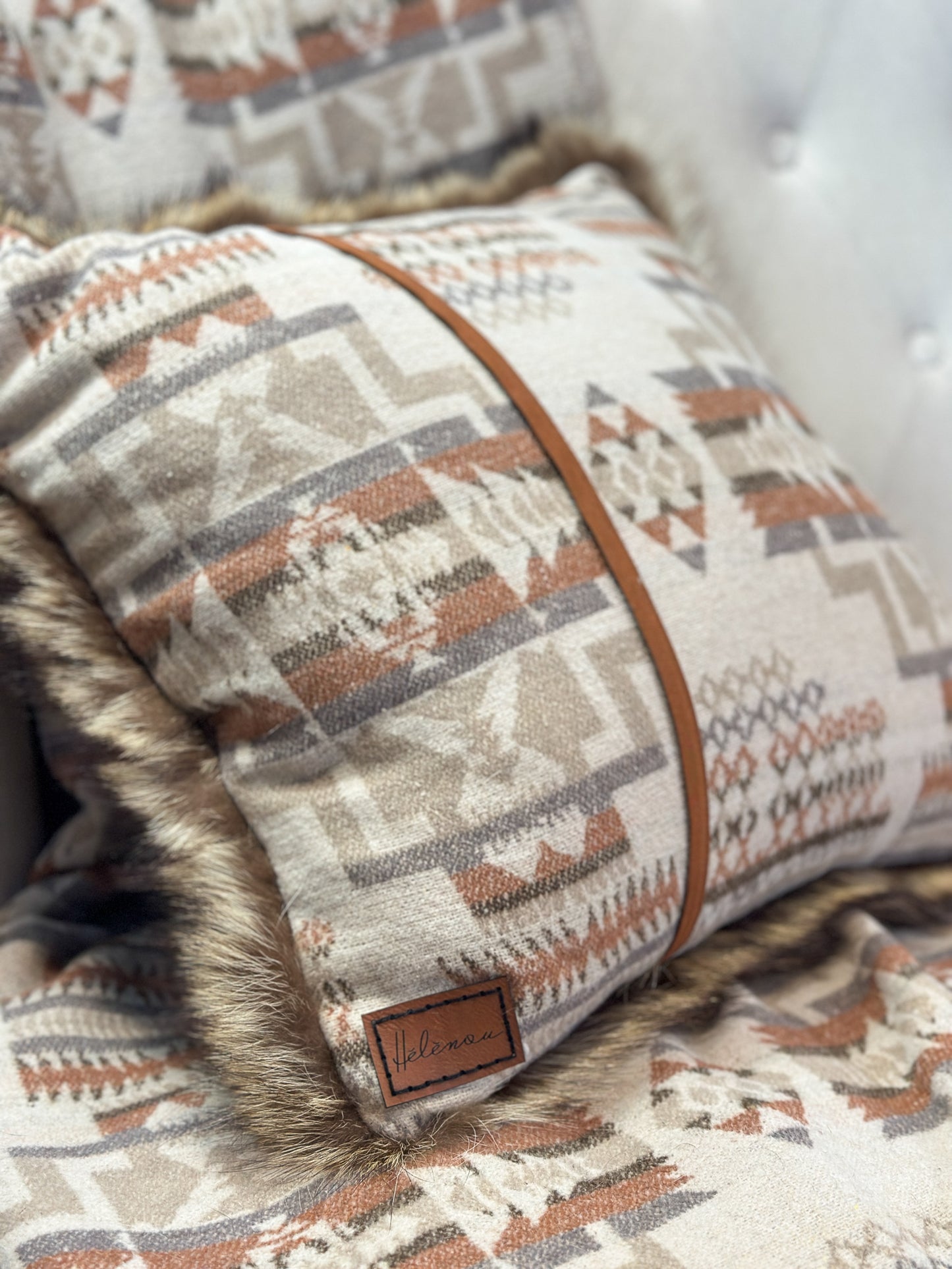 Coussin avec cuir et fourrure recyclés - 18x18