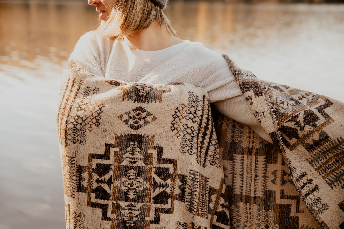 Couverture - Jeté en laine à motif boho aztèque