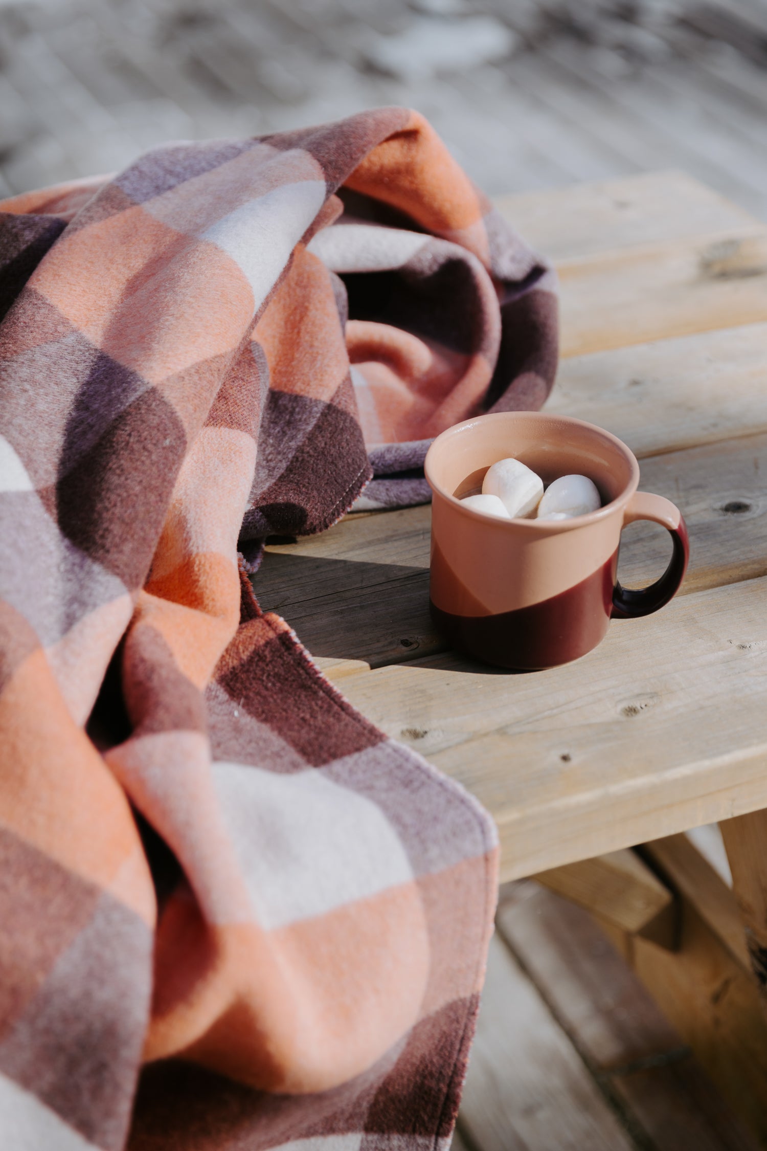 checkered throw with hot chocolat 