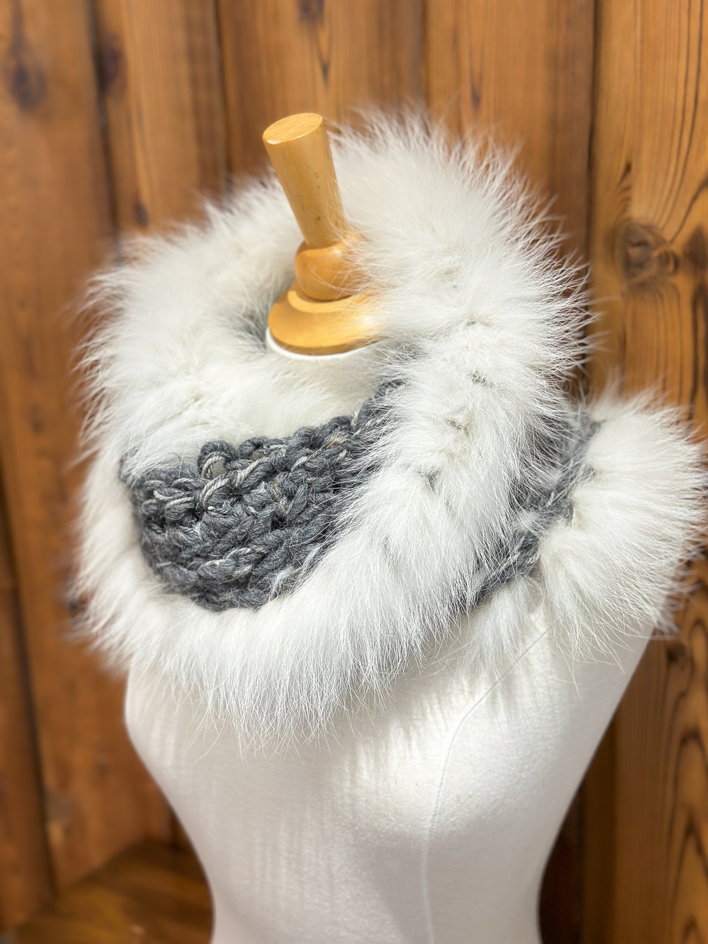 Foulard gris avec fourrure recyclée - Renard