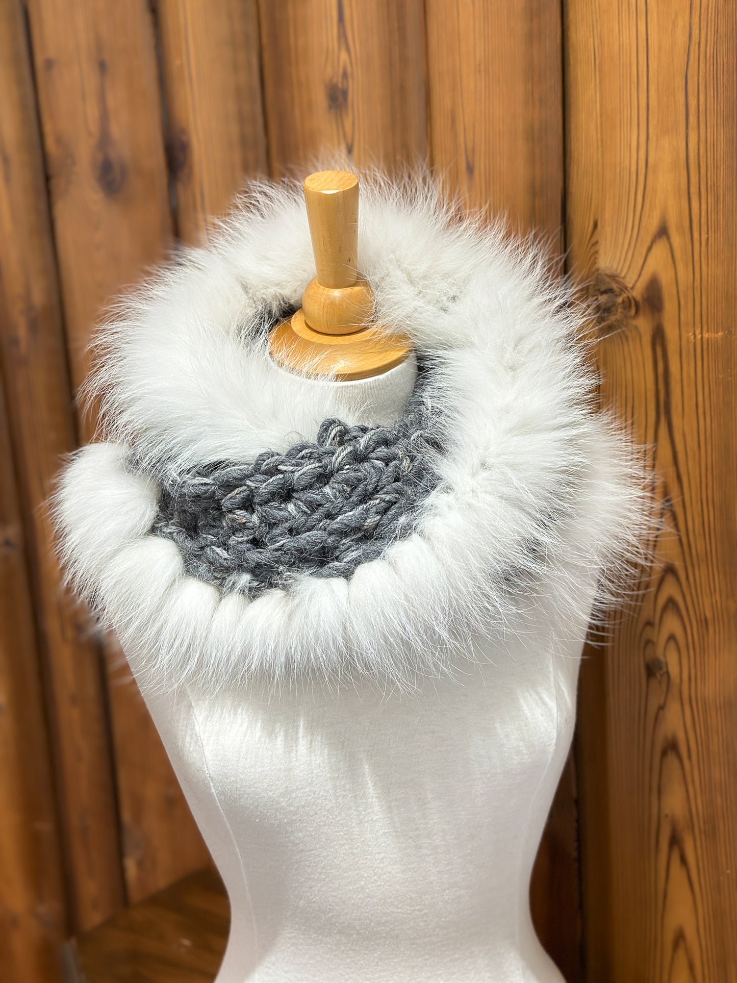 Foulard gris avec fourrure recyclée - Renard