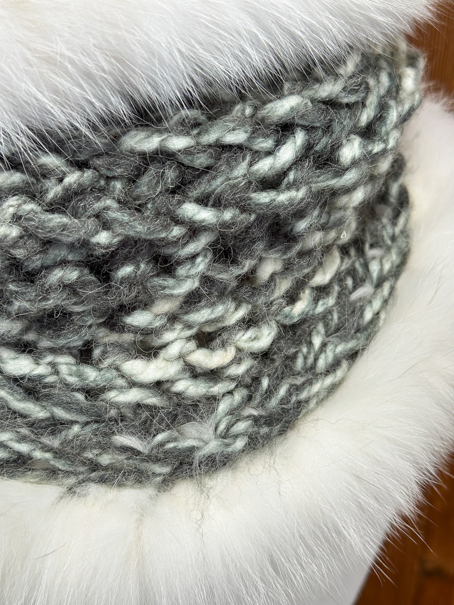 Foulard avec gris et beige fourrure recyclée Renard