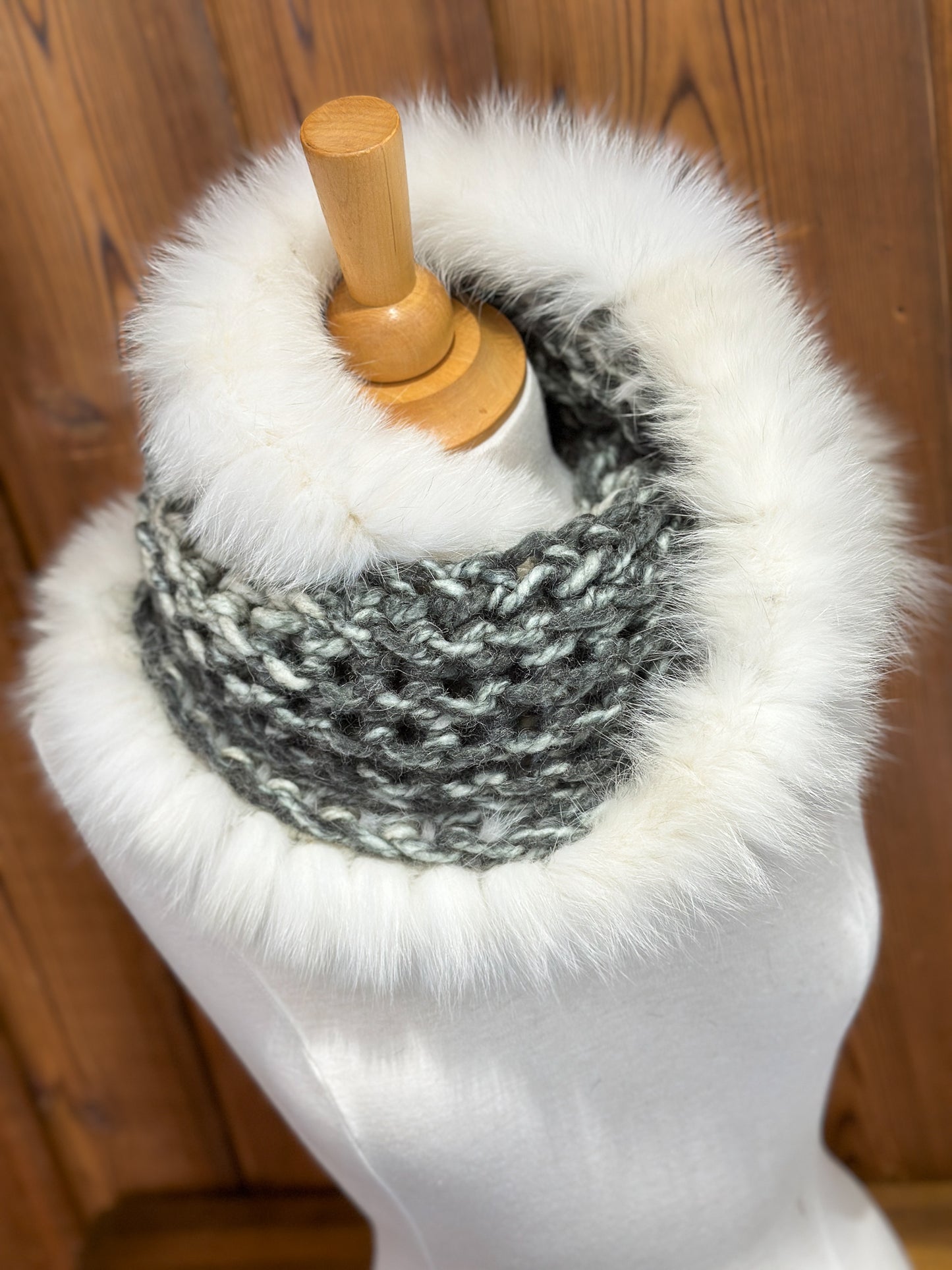 Foulard avec gris et beige fourrure recyclée Renard