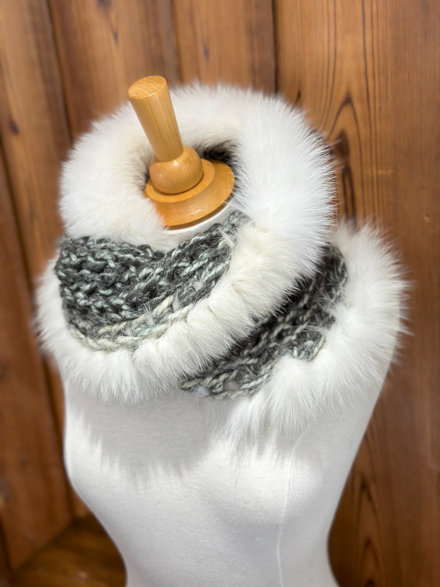 Foulard avec gris et beige fourrure recyclée Renard