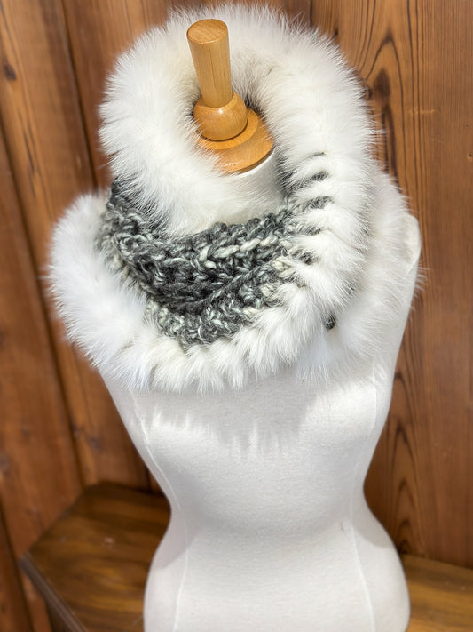 Foulard avec gris et beige fourrure recyclée Renard