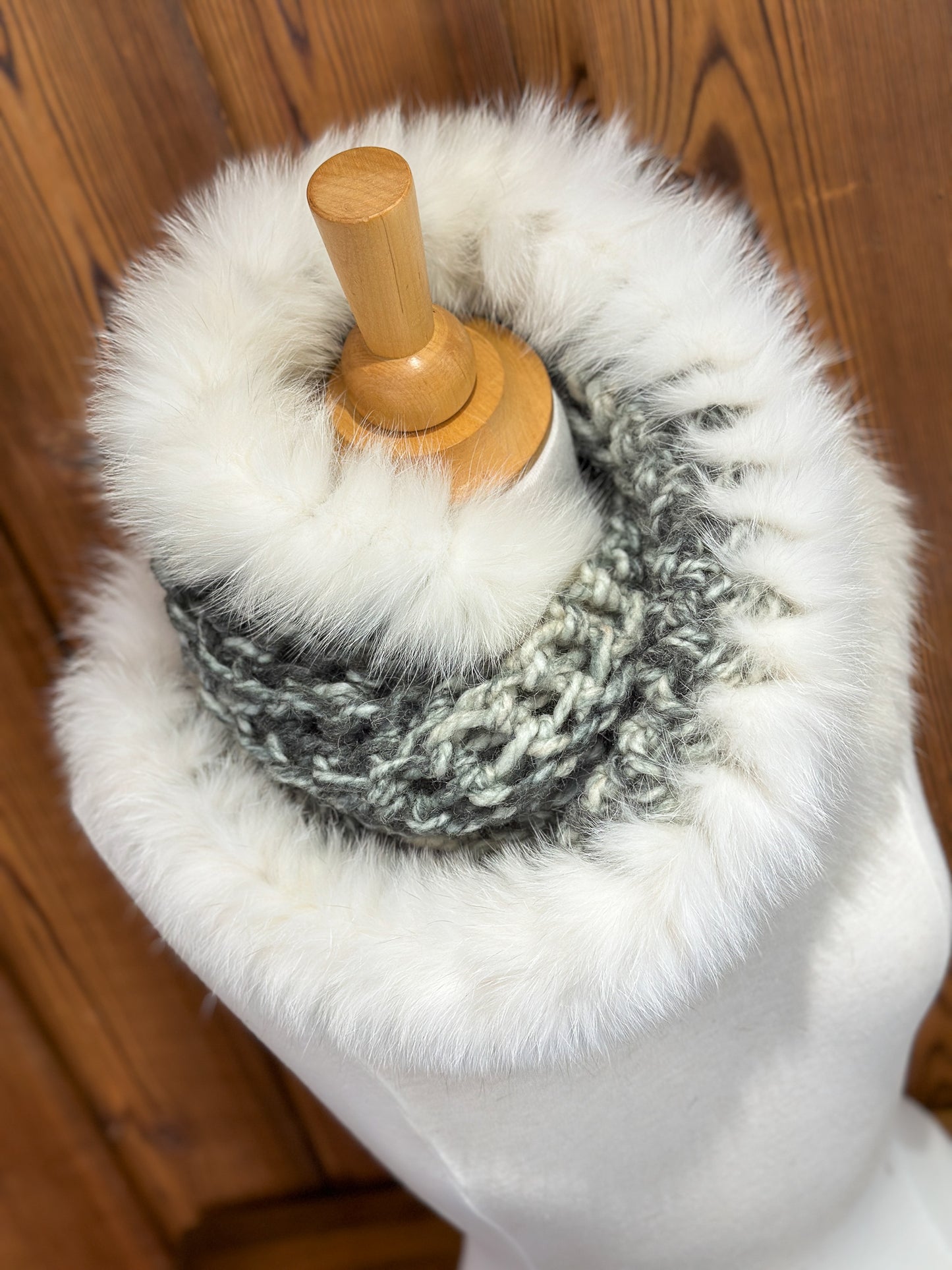 Foulard avec gris et beige fourrure recyclée Renard