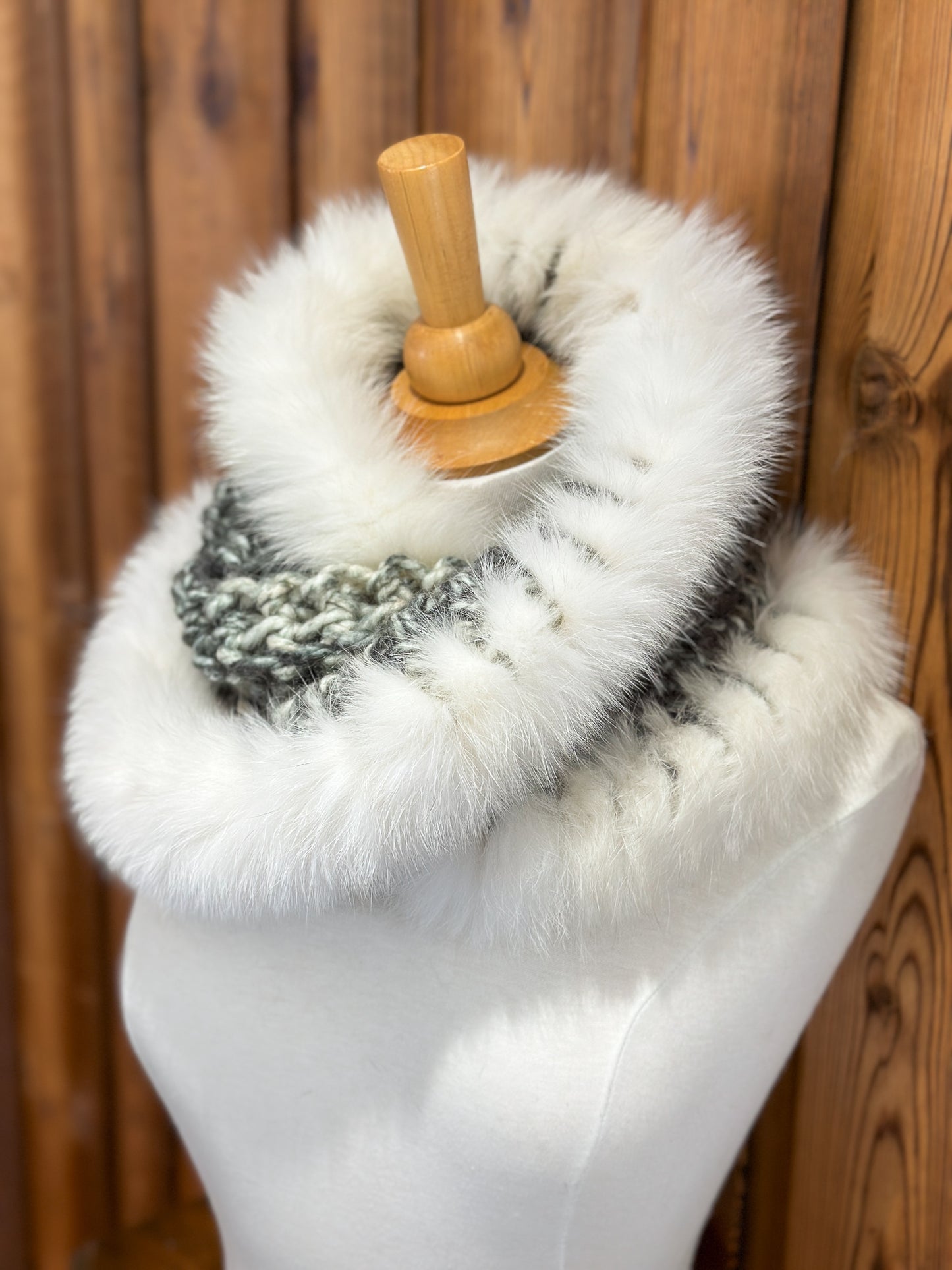 Foulard avec gris et beige fourrure recyclée Renard