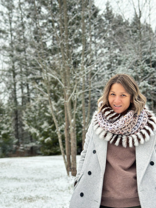 Foulard avec fourrure, accessoire hivernal fait a la main, au Québec, écoresponsable