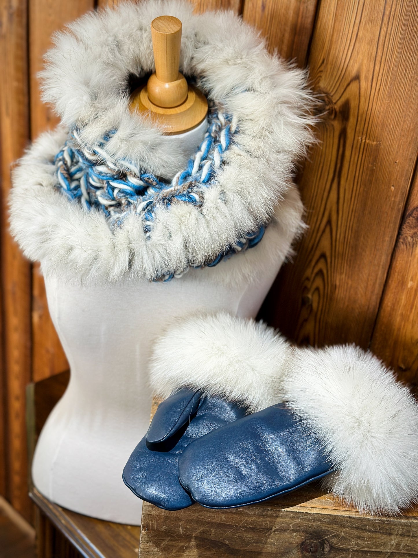 Foulard avec fourrure recyclée - Bleu et Crème