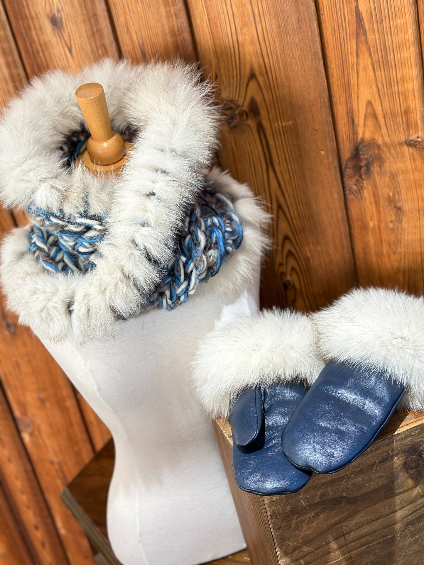 Foulard avec fourrure recyclée - Bleu et Crème