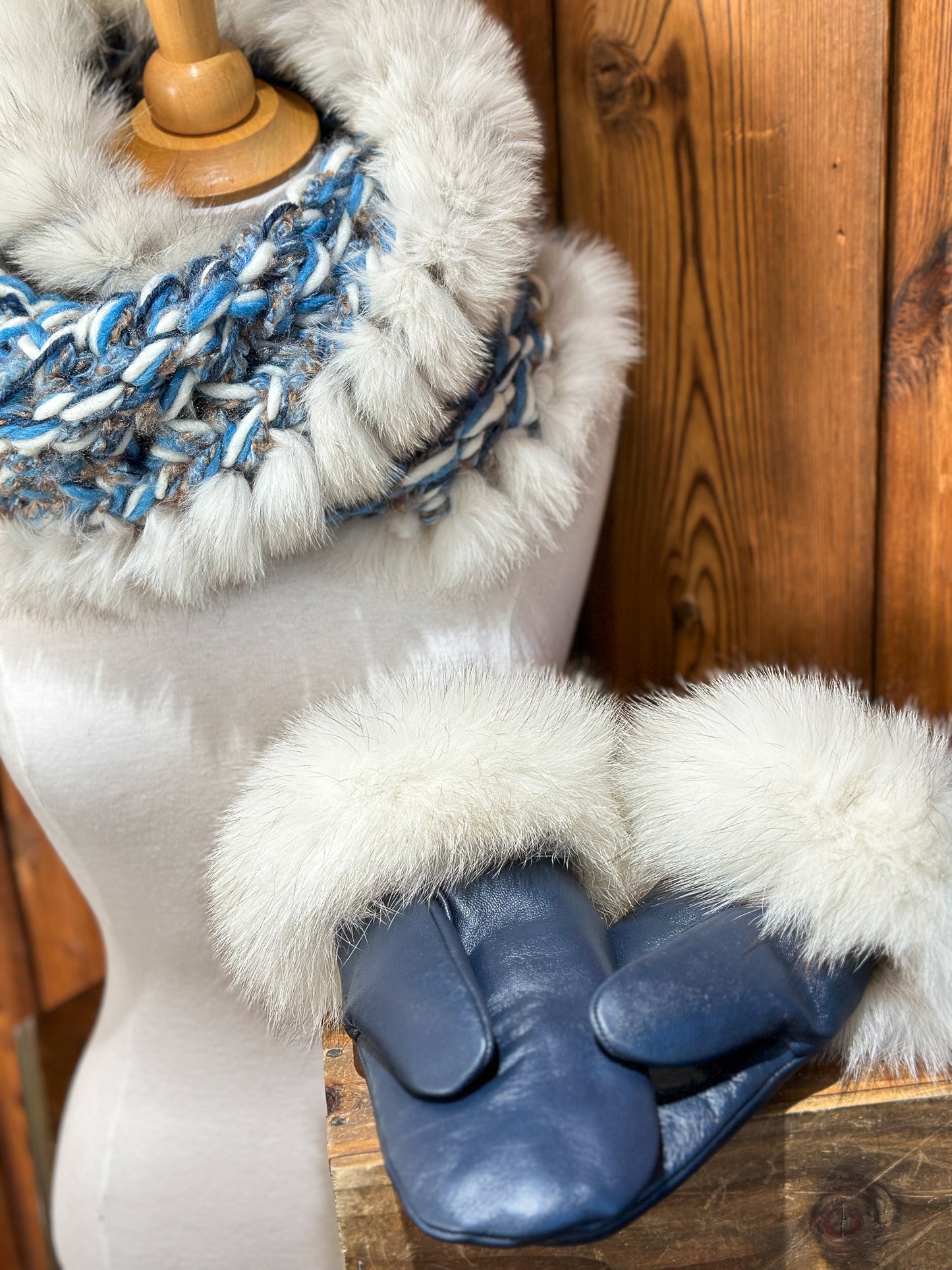 Foulard avec fourrure recyclée - Bleu et Crème