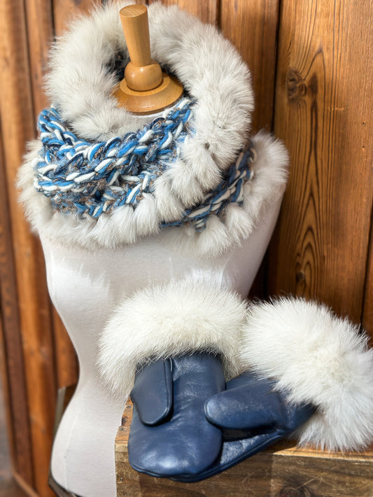 Foulard avec fourrure recyclée - Bleu et Crème