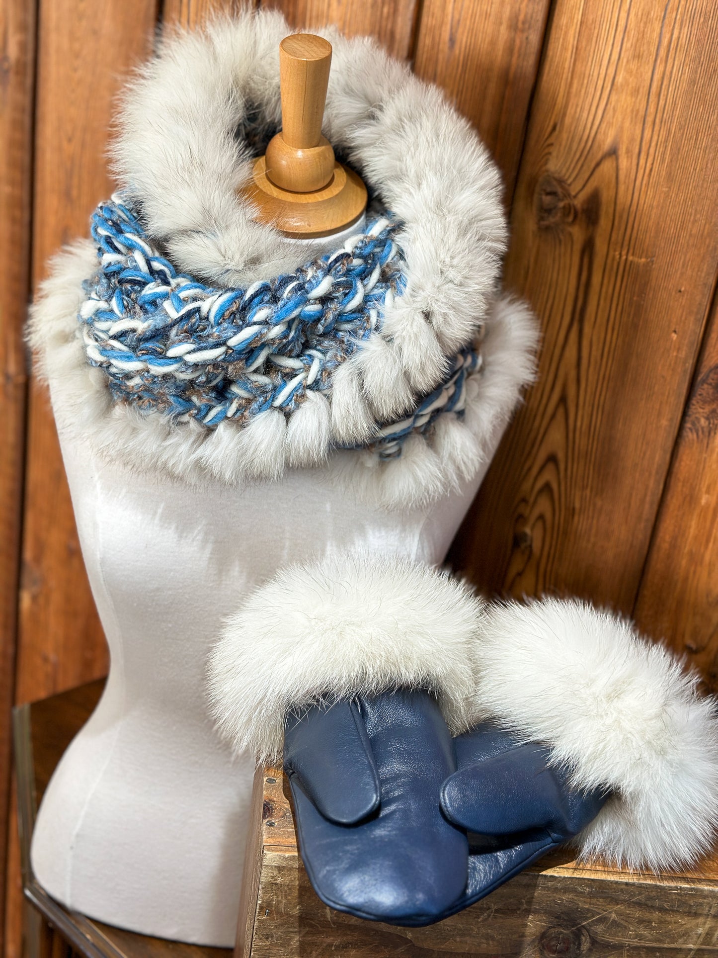 Foulard avec fourrure recyclée - Bleu et Crème