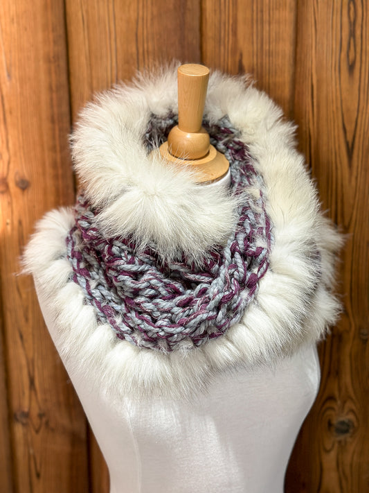 Foulard gris et fuchsia avec fourrure recyclée Renard