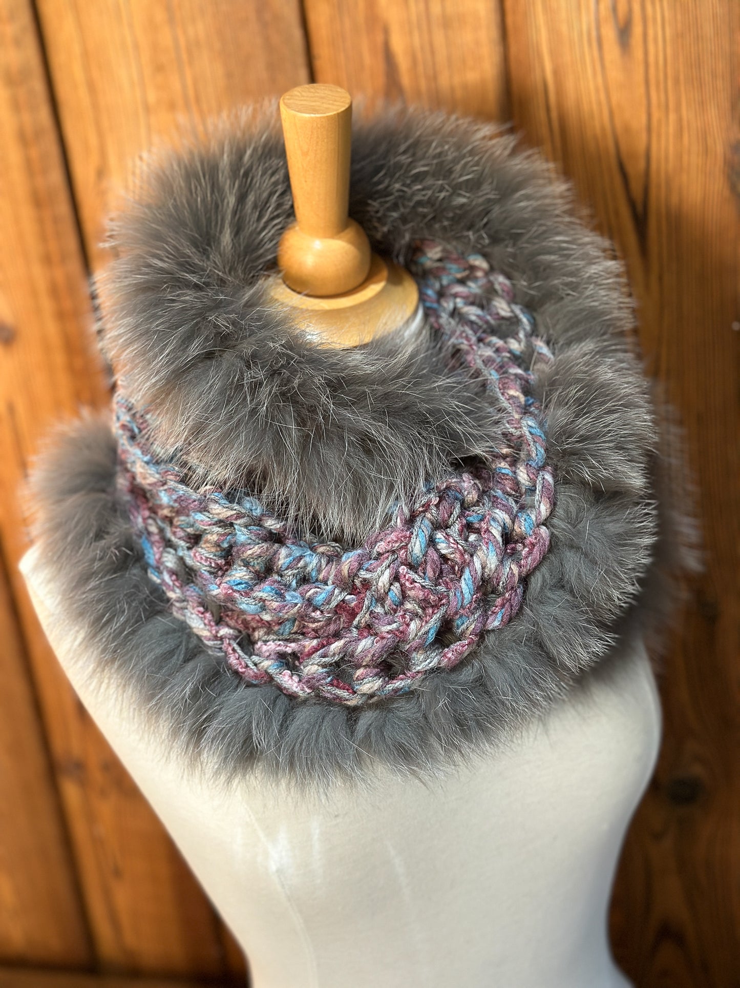 Foulard avec fourrure recyclée, Mauve et bleu