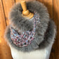 Foulard avec fourrure recyclée, Mauve et bleu