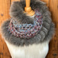 Foulard avec fourrure recyclée, Mauve et bleu