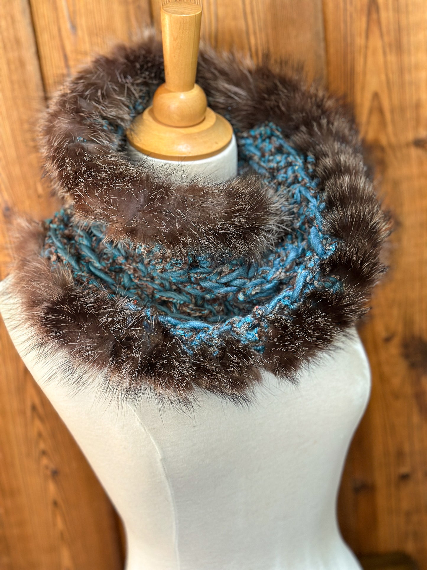 Foulard en tricot avec fourrure recyclée, Turquoise