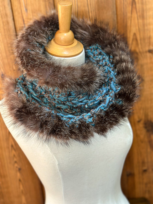 Foulard en tricot avec fourrure recyclée, Turquoise