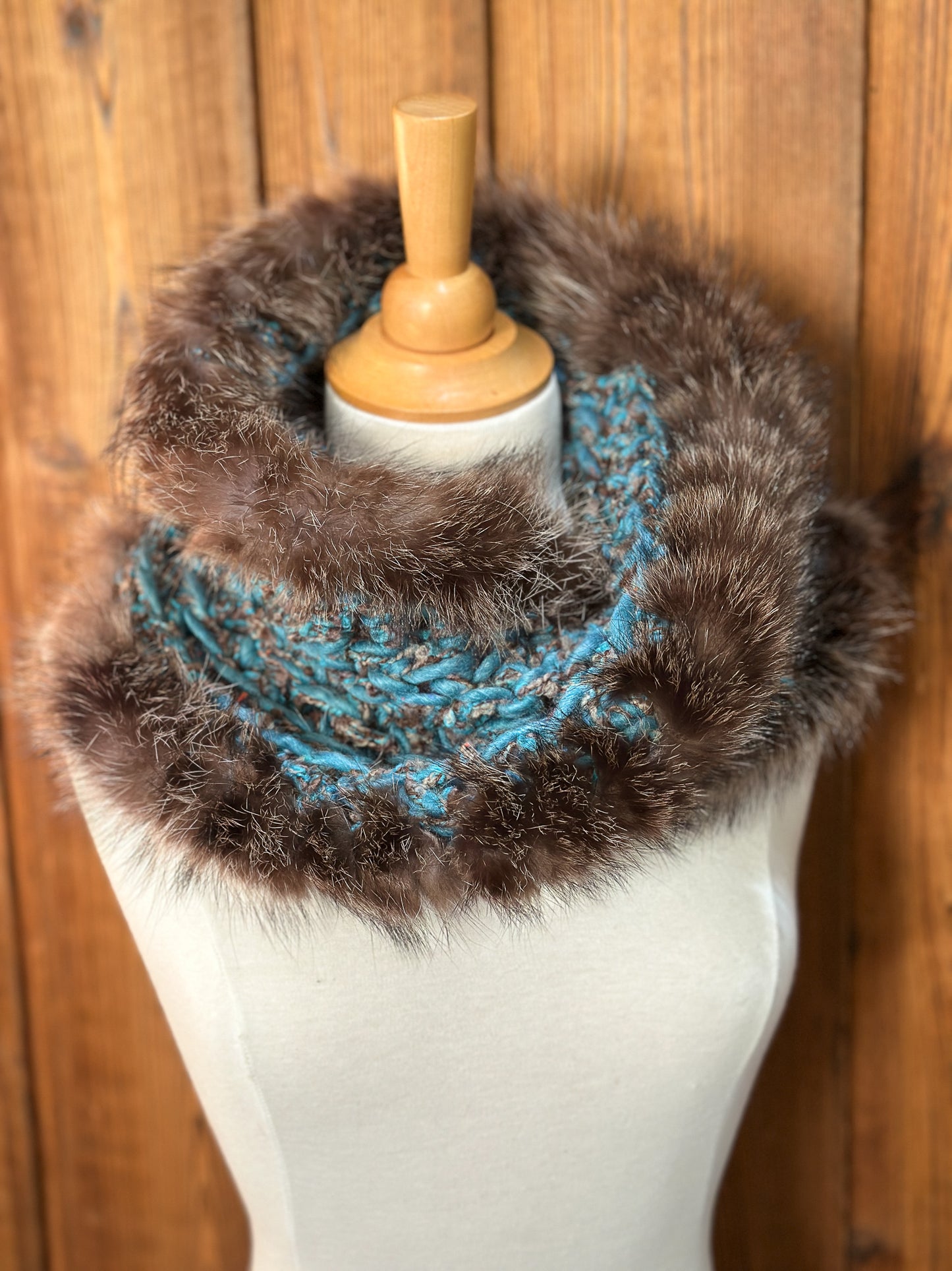 Foulard en tricot avec fourrure recyclée, Turquoise