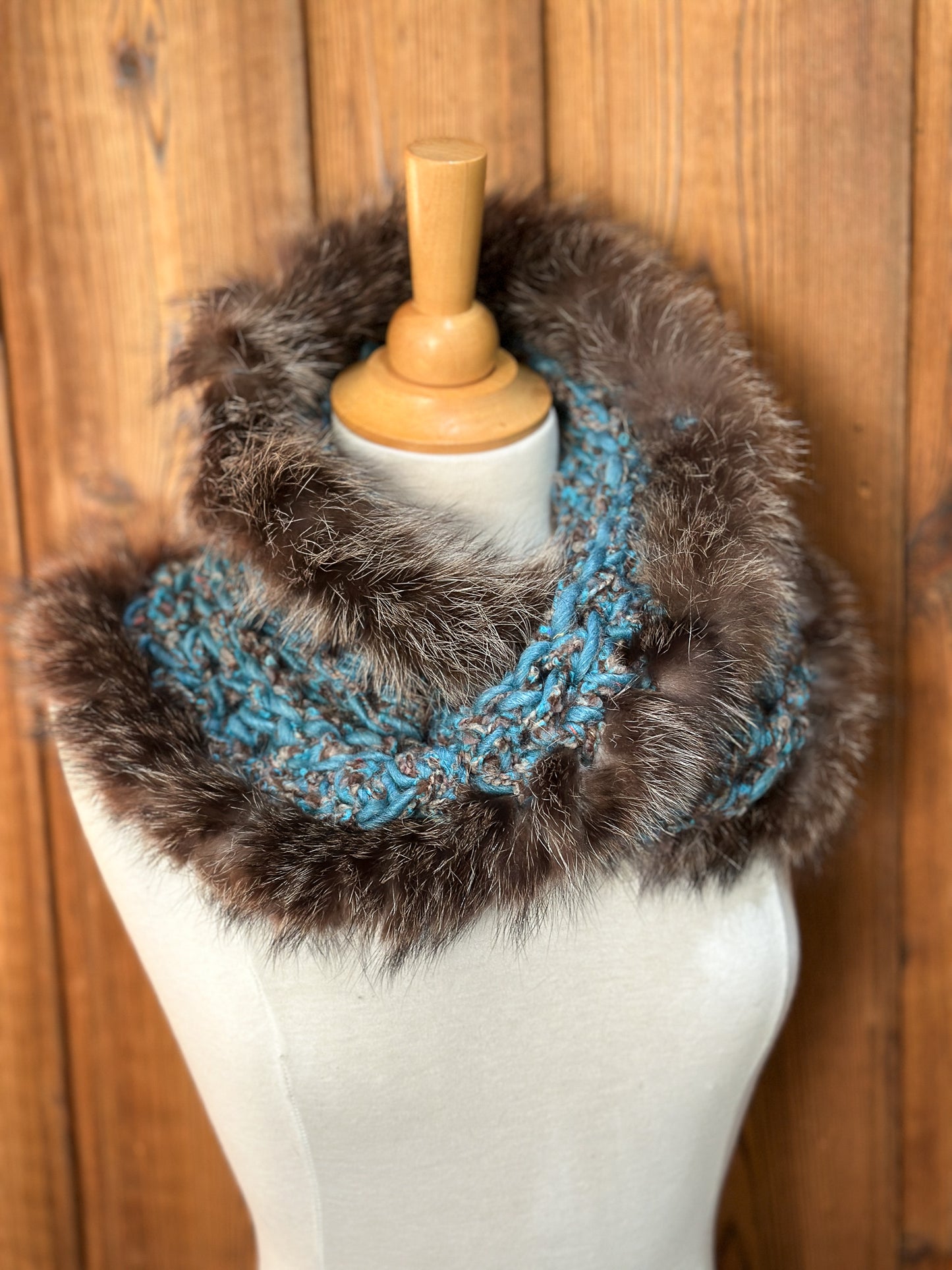 Foulard en tricot avec fourrure recyclée, Turquoise