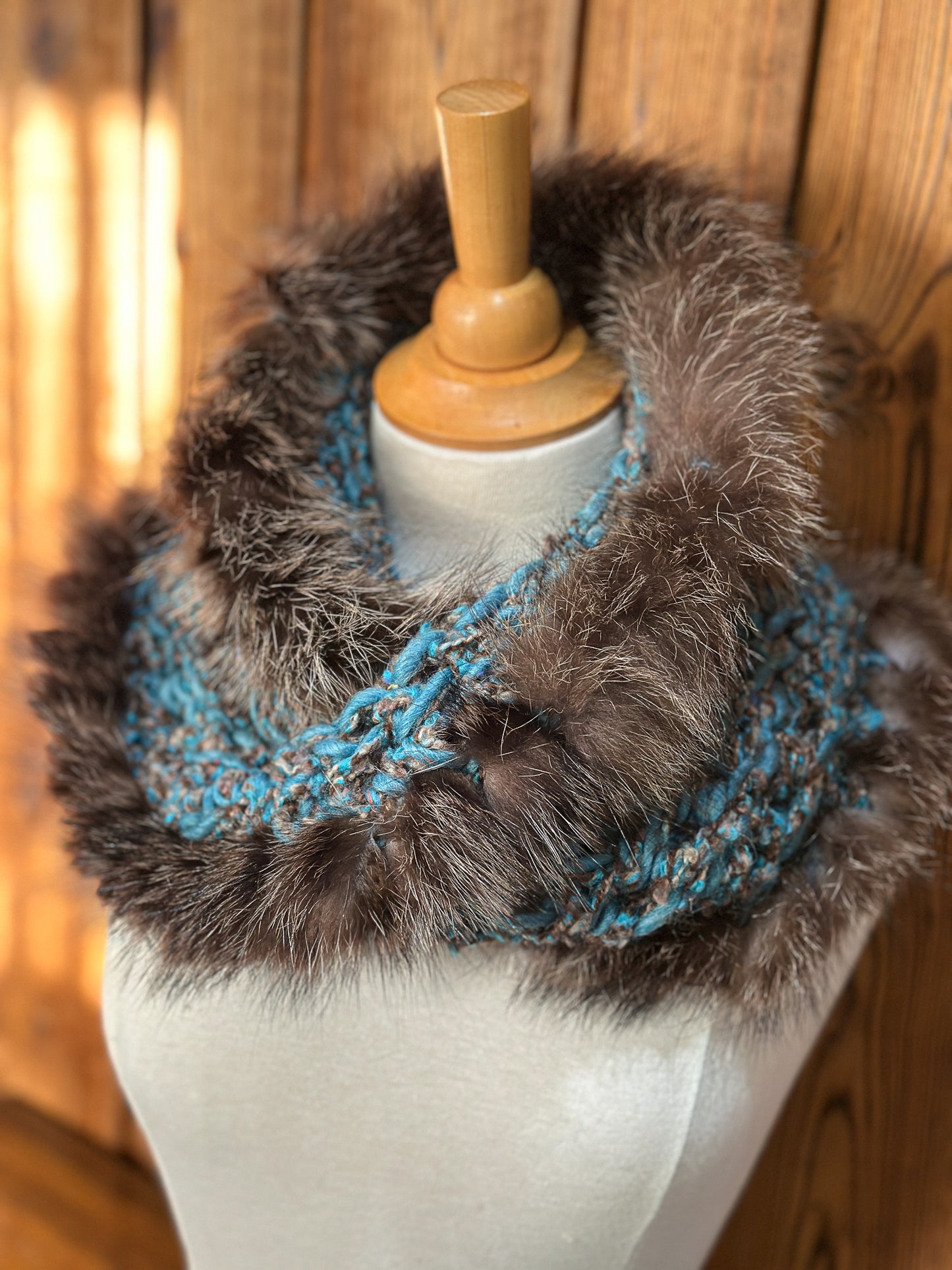 Foulard en tricot avec fourrure recyclée, Turquoise