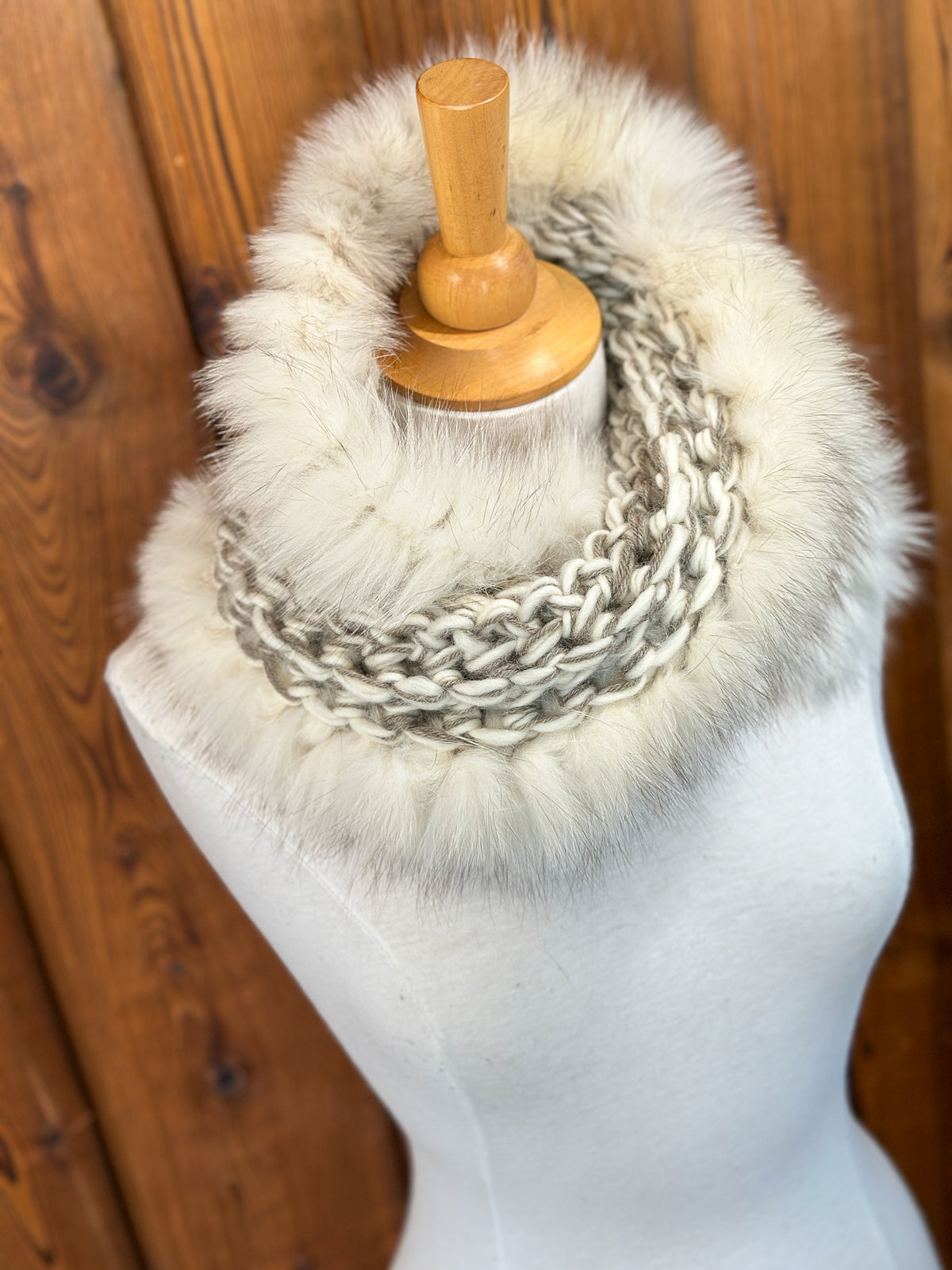 Foulard beige et taupe avec fourrure recyclée - Crème