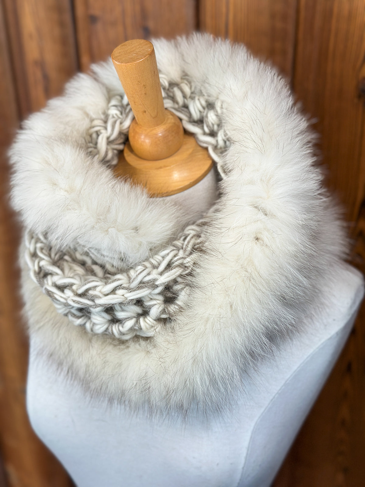 Foulard beige et taupe avec fourrure recyclée - Crème
