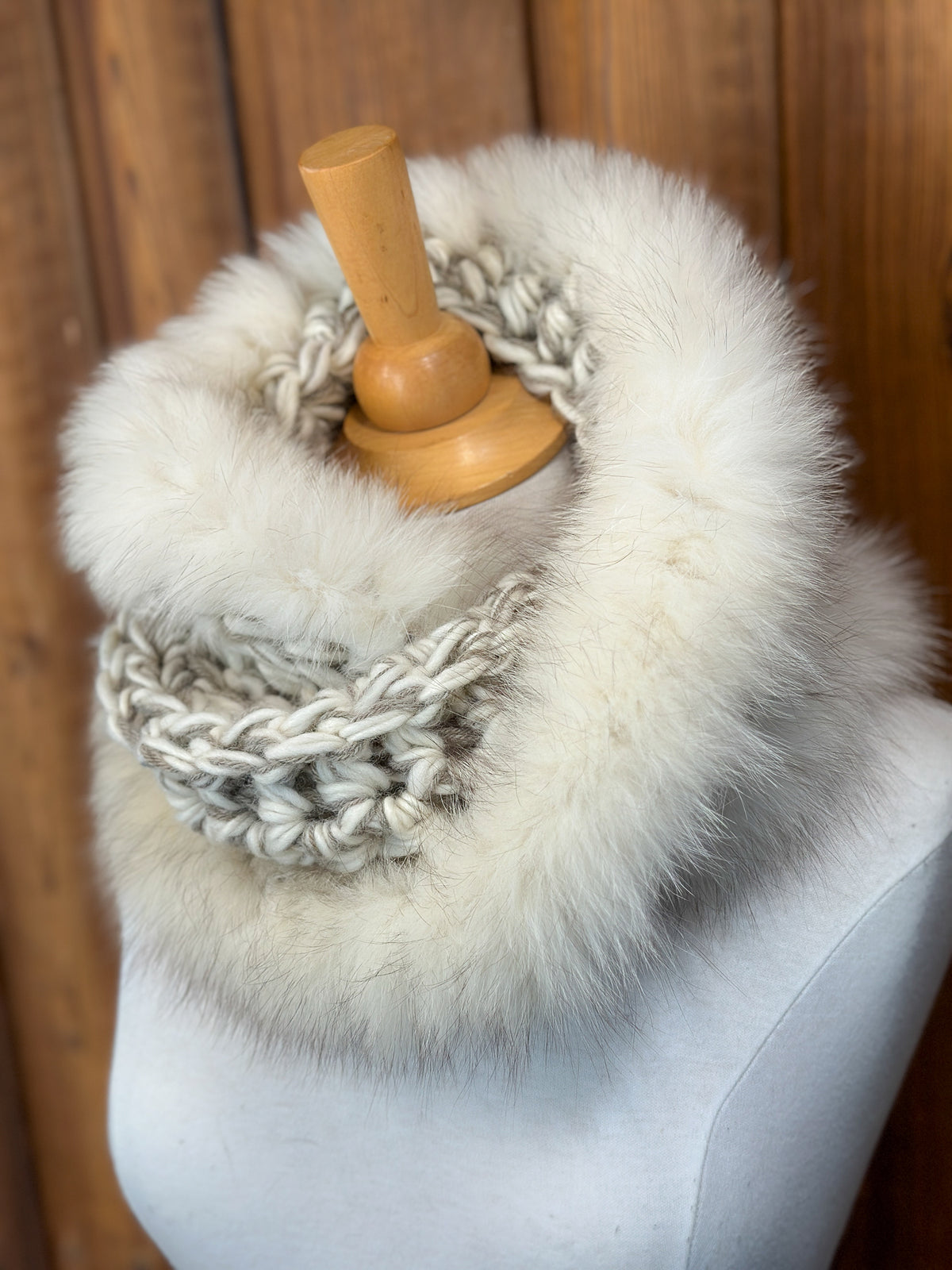 Foulard beige et taupe avec fourrure recyclée - Crème