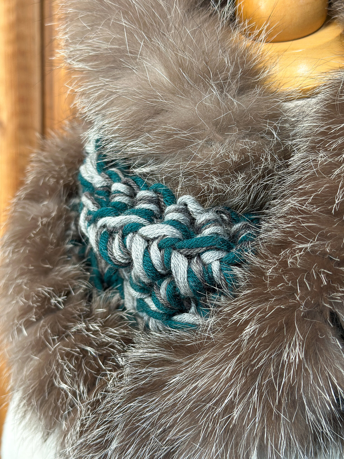 Foulard Turquoi et Gris avec fourrure recyclée - Renard