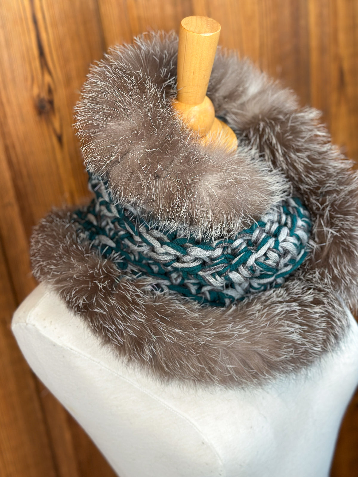 Foulard Turquoi et Gris avec fourrure recyclée - Renard