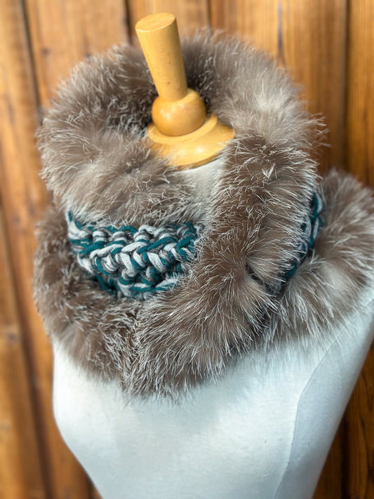 Foulard Turquoi et Gris avec fourrure recyclée - Renard