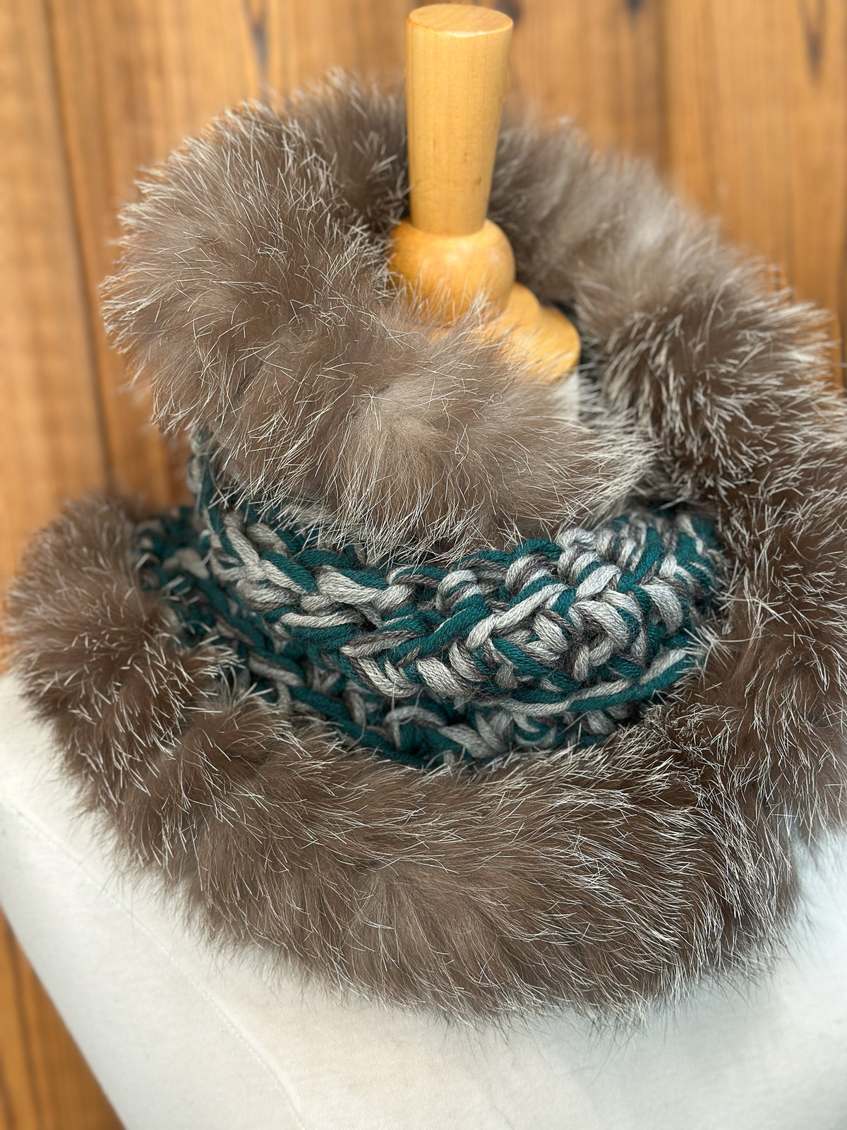 Foulard Turquoi et Gris avec fourrure recyclée - Renard