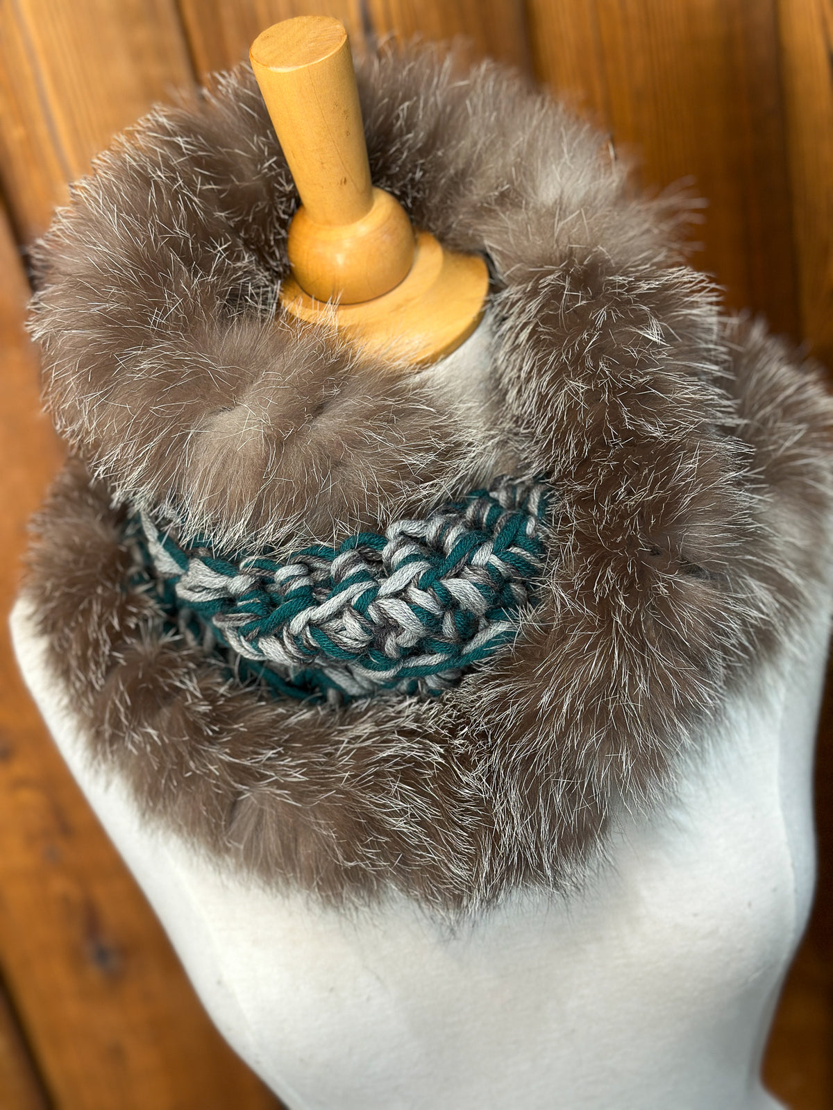 Foulard Turquoi et Gris avec fourrure recyclée - Renard