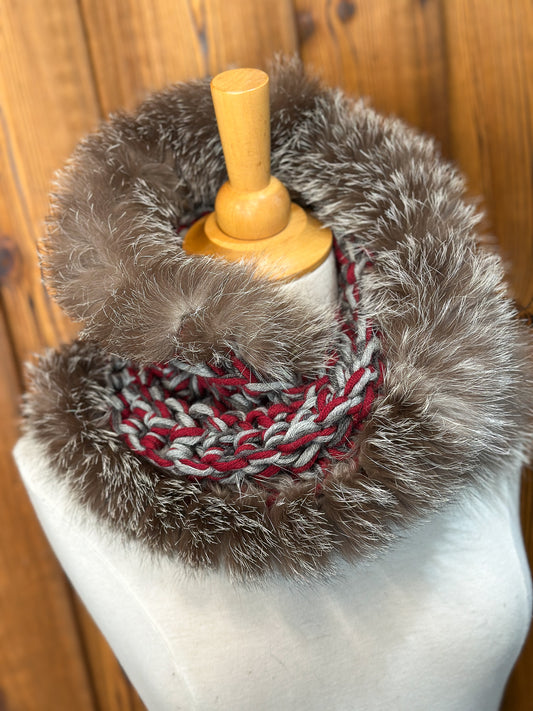 Foulard Rouge et gris avec torsade et fourrure recyclée - Renard