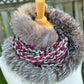 Foulard Rouge et gris avec torsade et fourrure recyclée - Renard