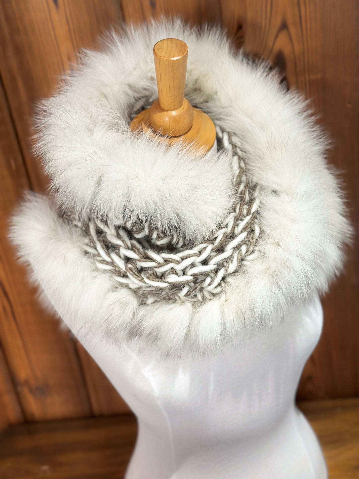 Foulard beige et taupe avec fourrure recyclée - Renard