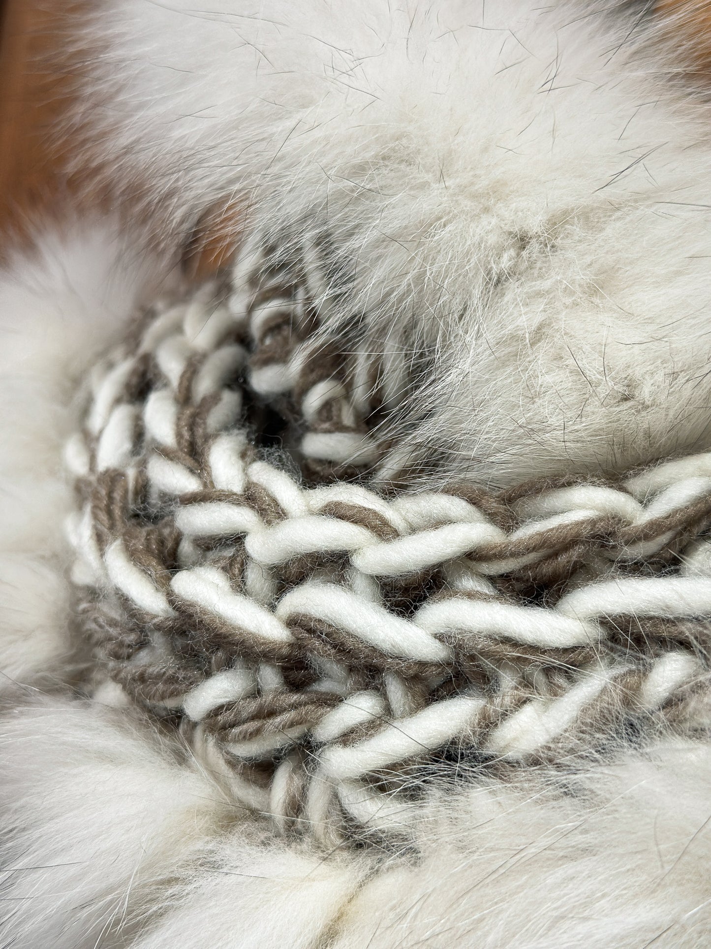 Foulard beige et taupe avec fourrure recyclée - Renard