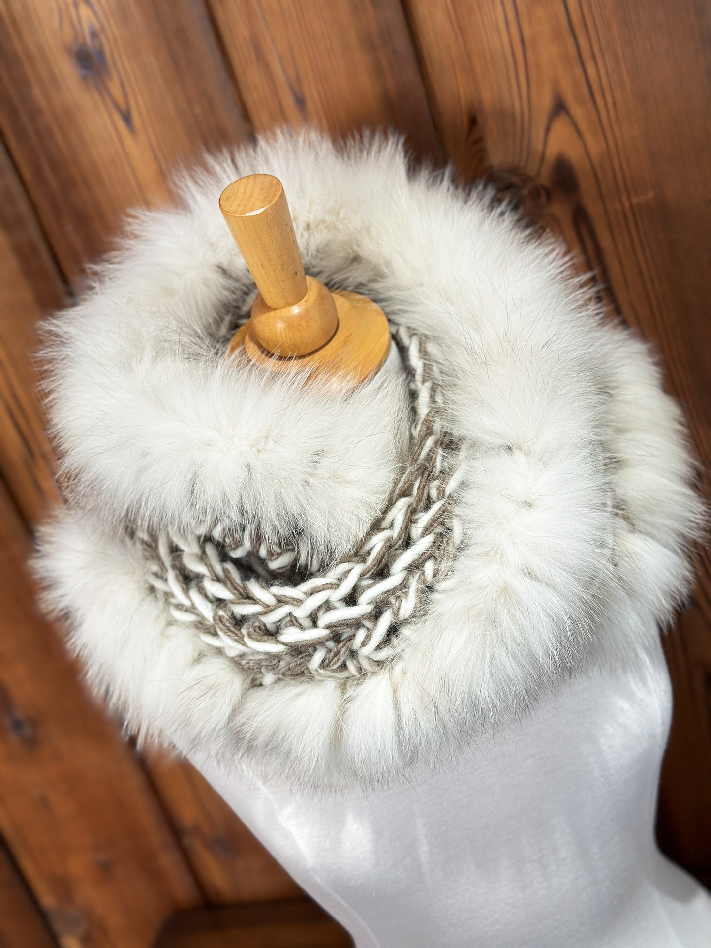 Foulard beige et taupe avec fourrure recyclée - Renard