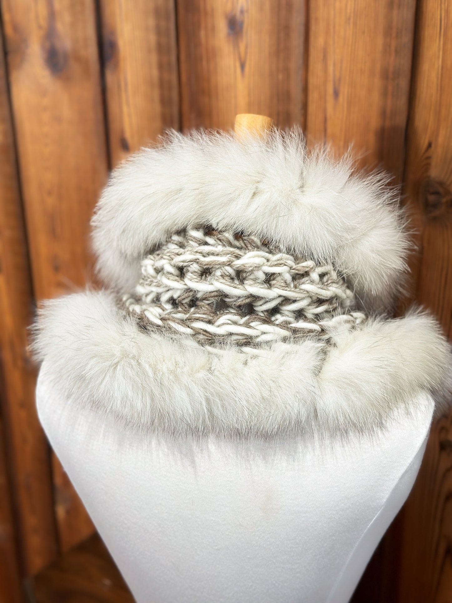 Foulard beige et taupe avec fourrure recyclée - Renard