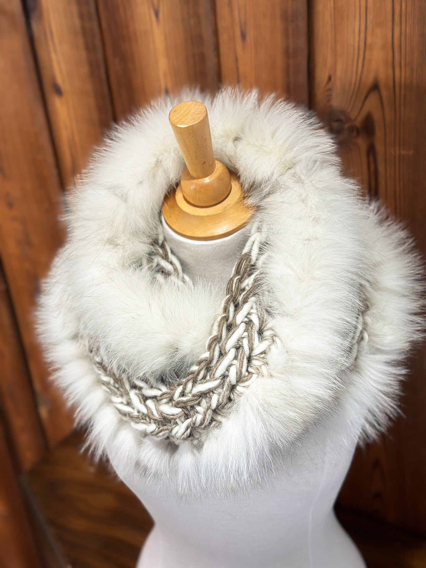 Foulard beige et taupe avec fourrure recyclée - Renard