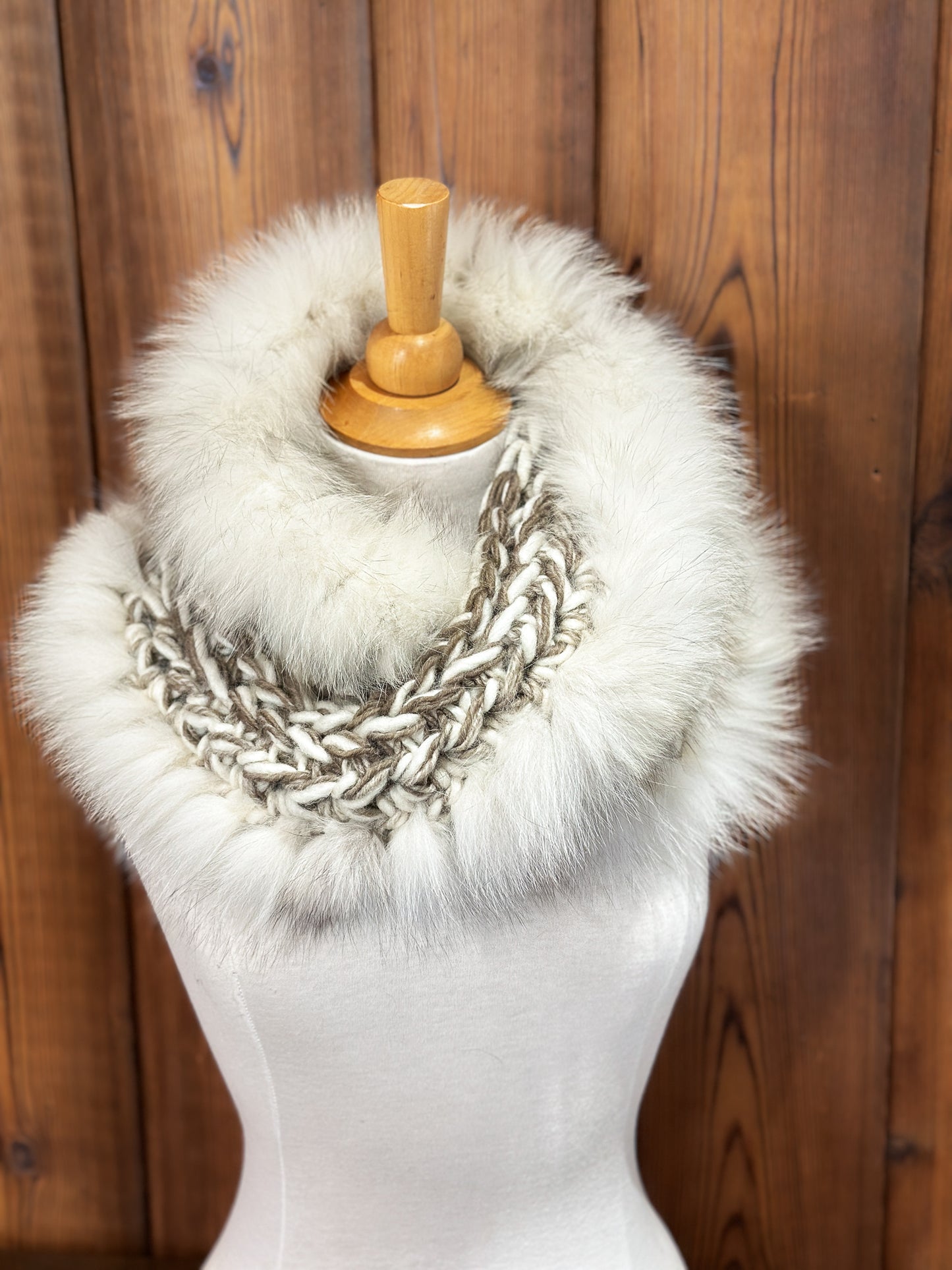 Foulard beige et taupe avec fourrure recyclée - Renard