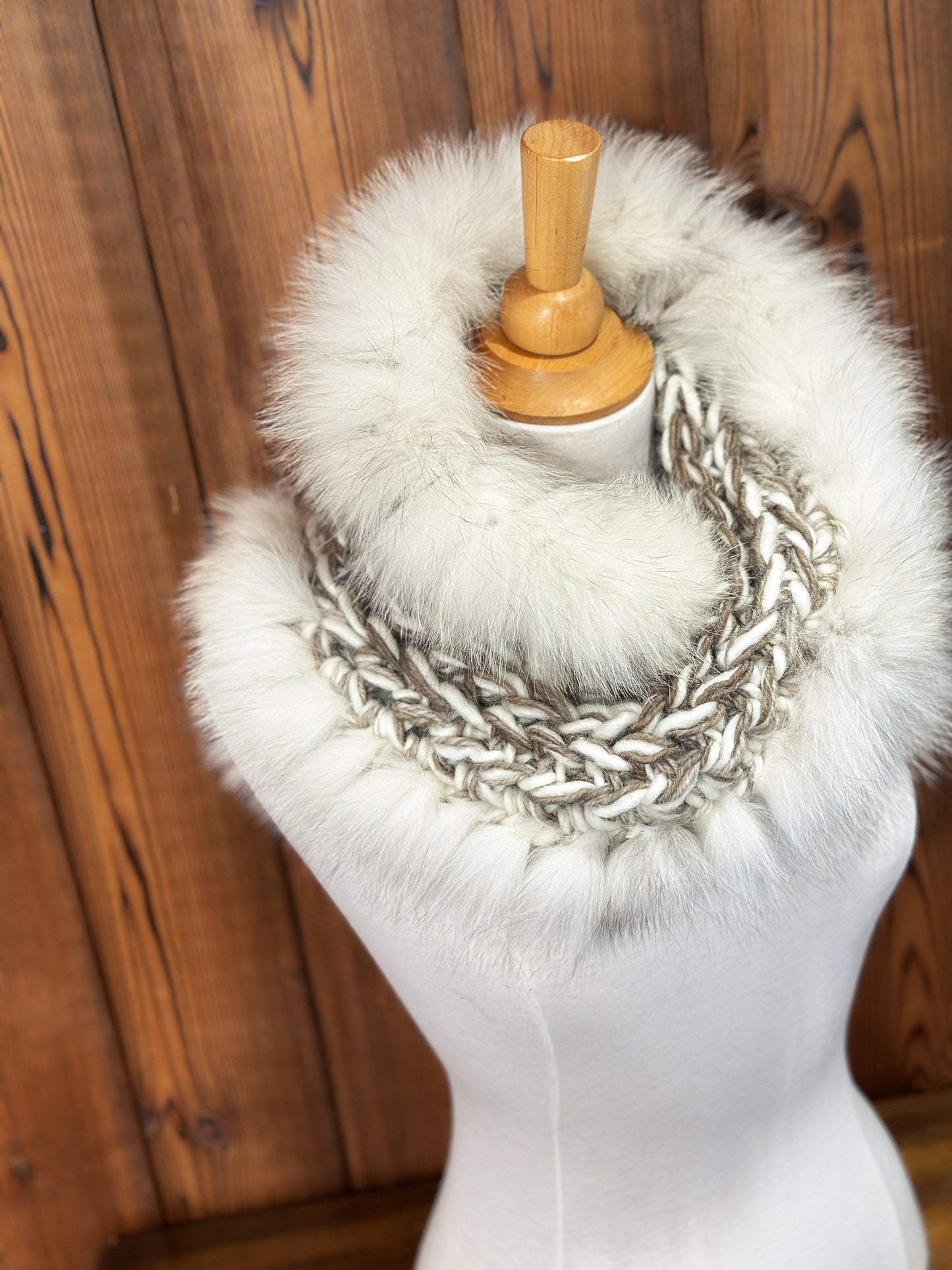 Foulard beige et taupe avec fourrure recyclée - Renard